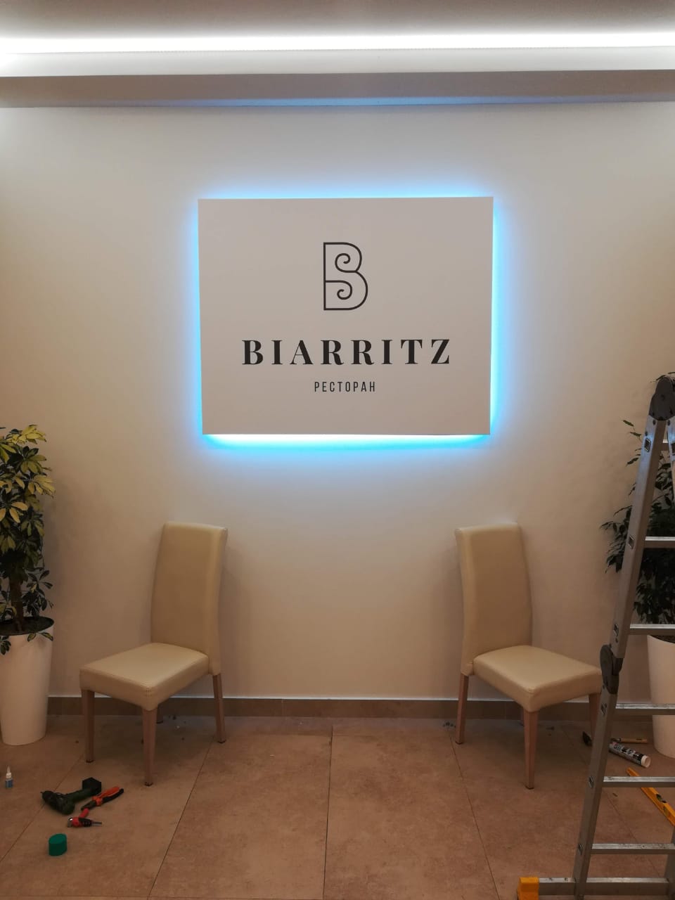 Вывески, стеллы, конструкции