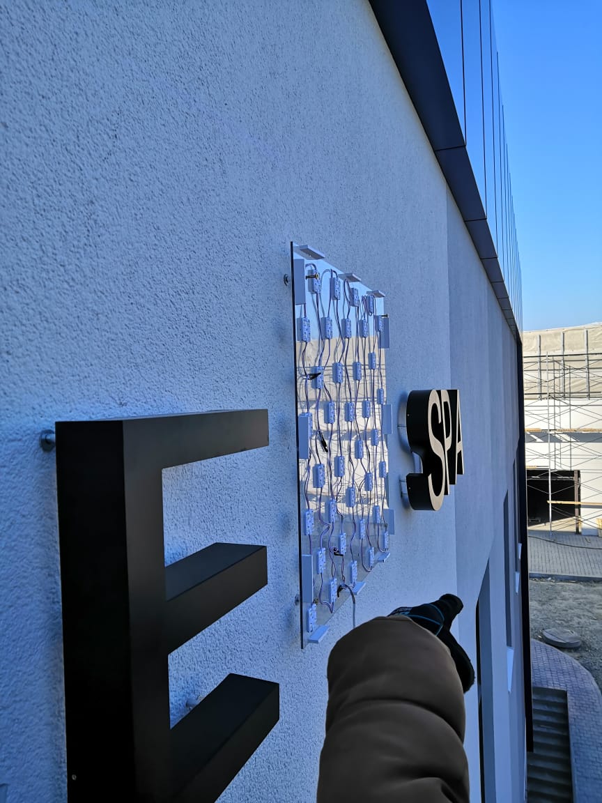 Вывески, стеллы, конструкции